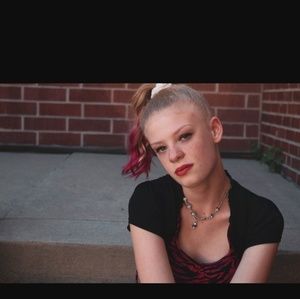 Meet your Posher, Annika